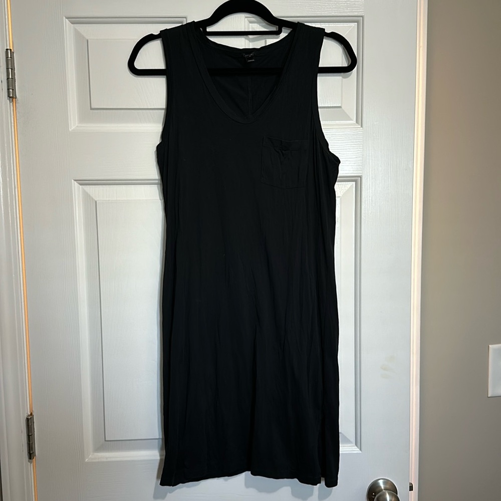 Black sleeveless cotton dress